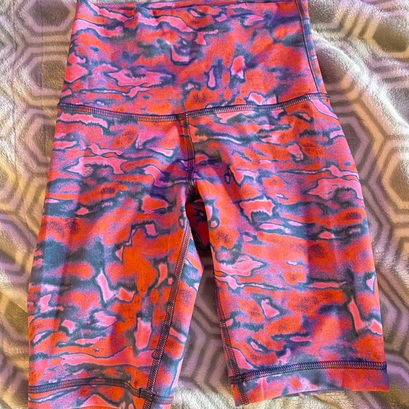 🤍 LuLu Wunder Train High-Rise Short 8” 🤍 - Picture 2 of 5